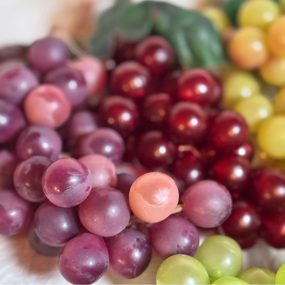 Artificial Grapes Bunch of 6 Plastic Fruit Home Decor Kitchen Prop Realistic - Picture 4 of 6
